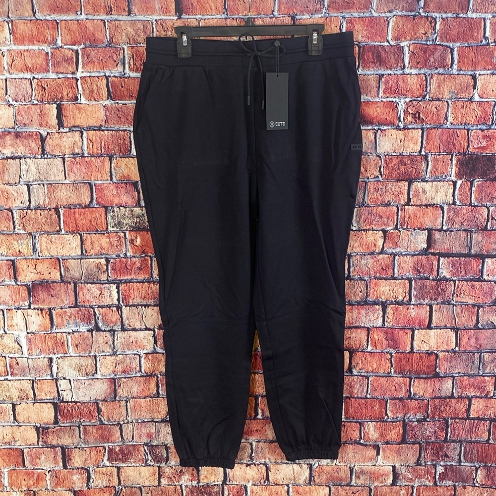 Cuts Runway Jogger